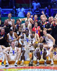 免费直播-待会还要比赛呢！德国篮协官方回忆庆祝世界杯夺冠两周年！